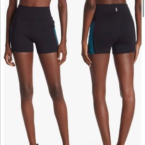 FP MOVEMENT BY FREE PEOPLE
TICKET TO PARADISE FITNESS BIKING SHORTS